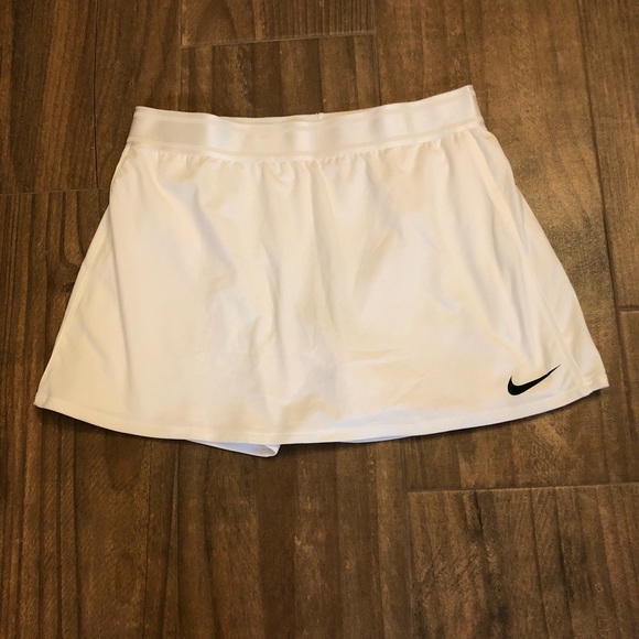 Nike Dresses & Skirts - New Nike Tennis skort WOMENS M retail $65